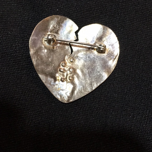 Hand Crafted pin with peridot and carnelian - Picture 3 of 3